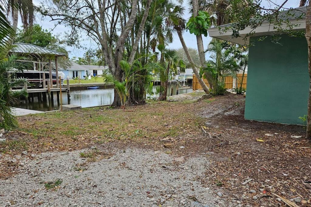 Blue Crab Dock On Gulf Canal Front Close 2 Beach Restaurants Bonita Springs Exterior photo