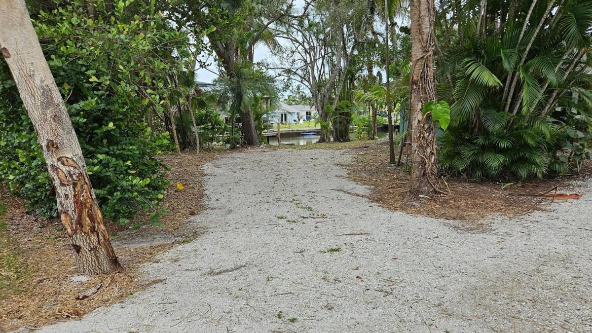 Blue Crab Dock On Gulf Canal Front Close 2 Beach Restaurants Bonita Springs Exterior photo